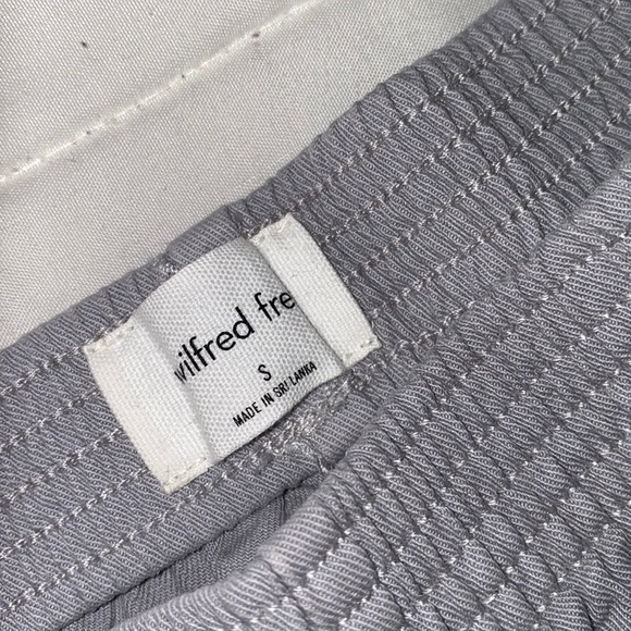 Aritzia/Wilfred Free. High-waisted, Bermuda shorts - Picture 2 of 3